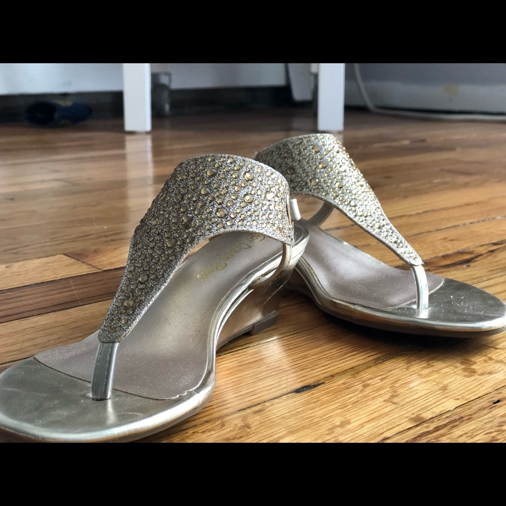 Strapped gold wedges